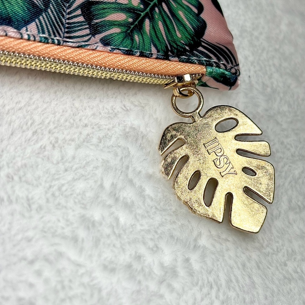 Ipsy Cosmetic Bag Hotel Paradise Aug 2022 Green Palm Leaves Faux Satin New - Picture 3 of 4